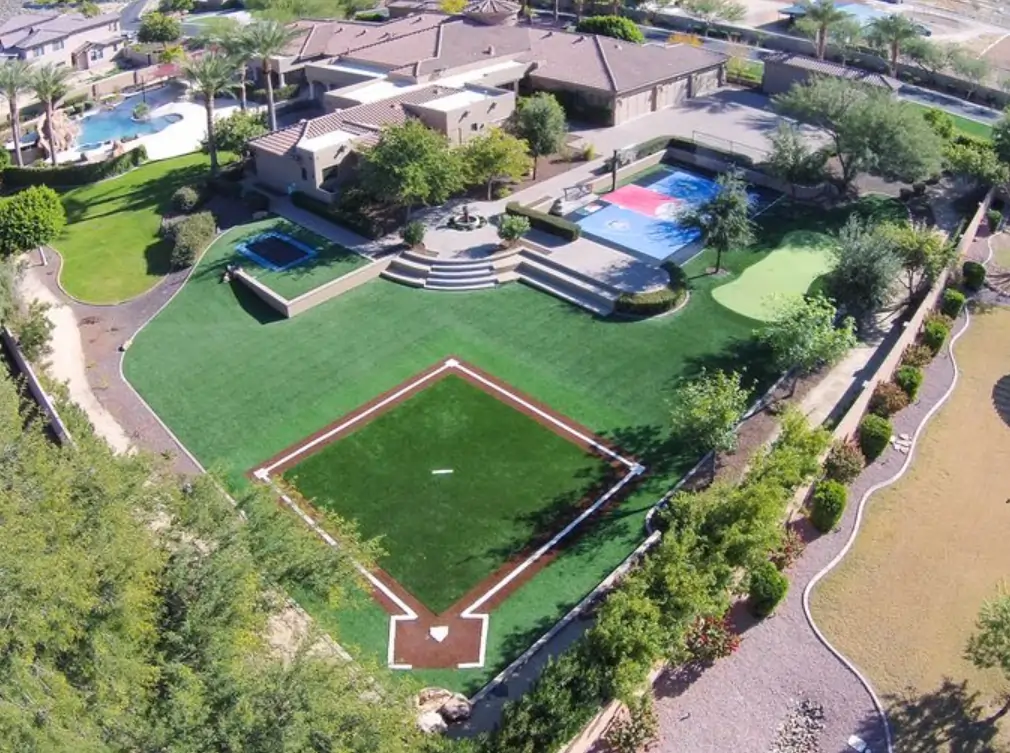 residential backyard putting green