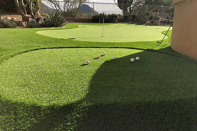 Putting green with tee box from Paradise Greens